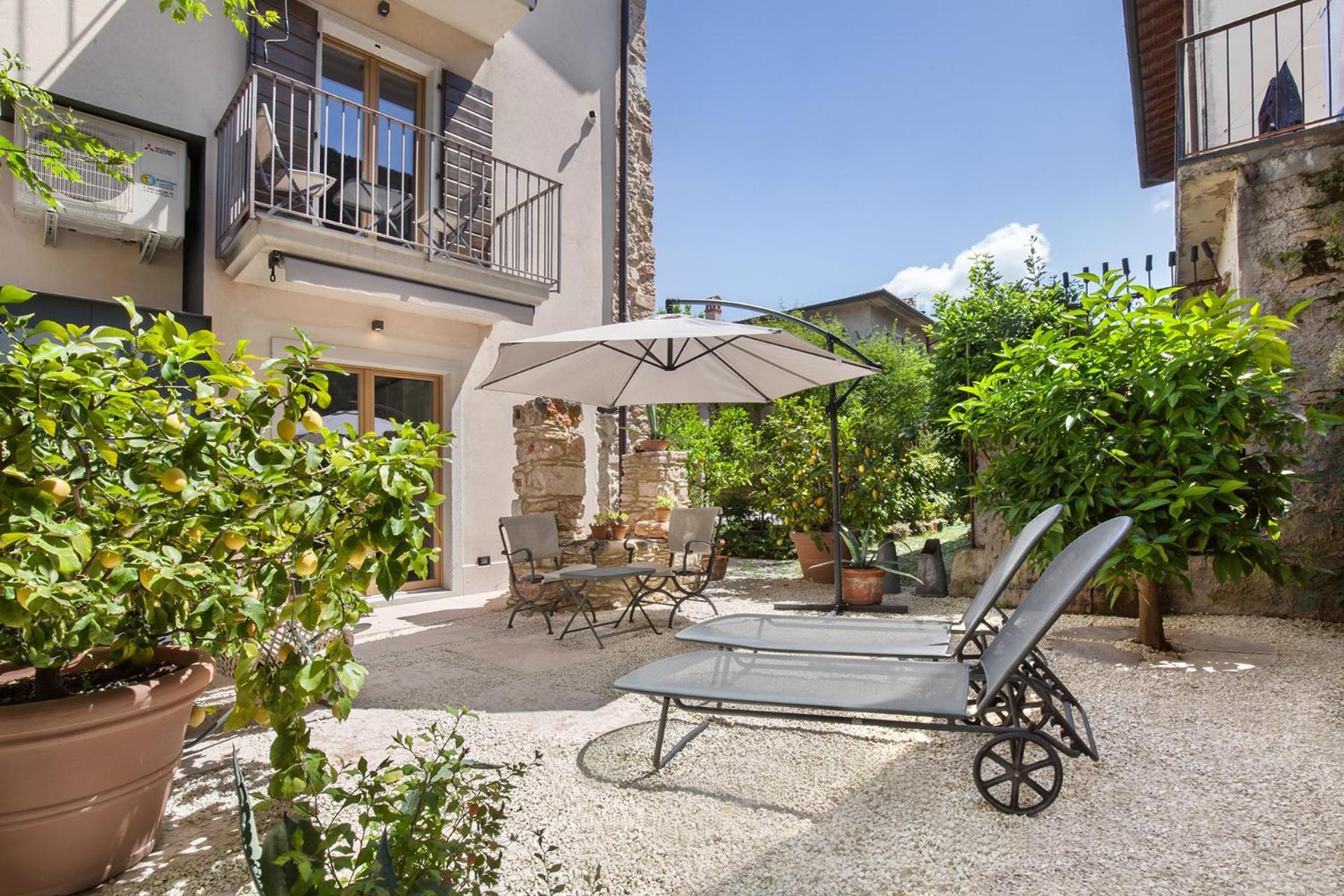 Residenza Vedovelli Aparthotel Torri Del Benaco Exterior photo